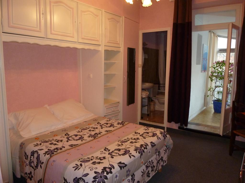 Hotel Emma Calve Millau Quarto foto