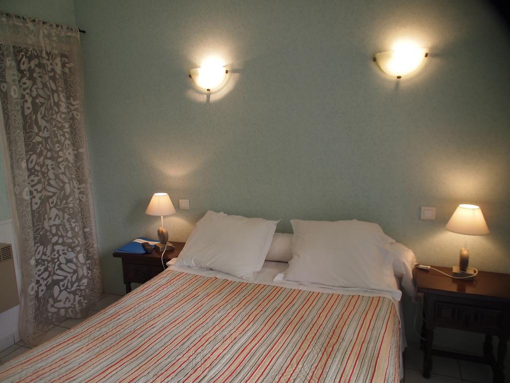 Hotel Emma Calve Millau Quarto foto
