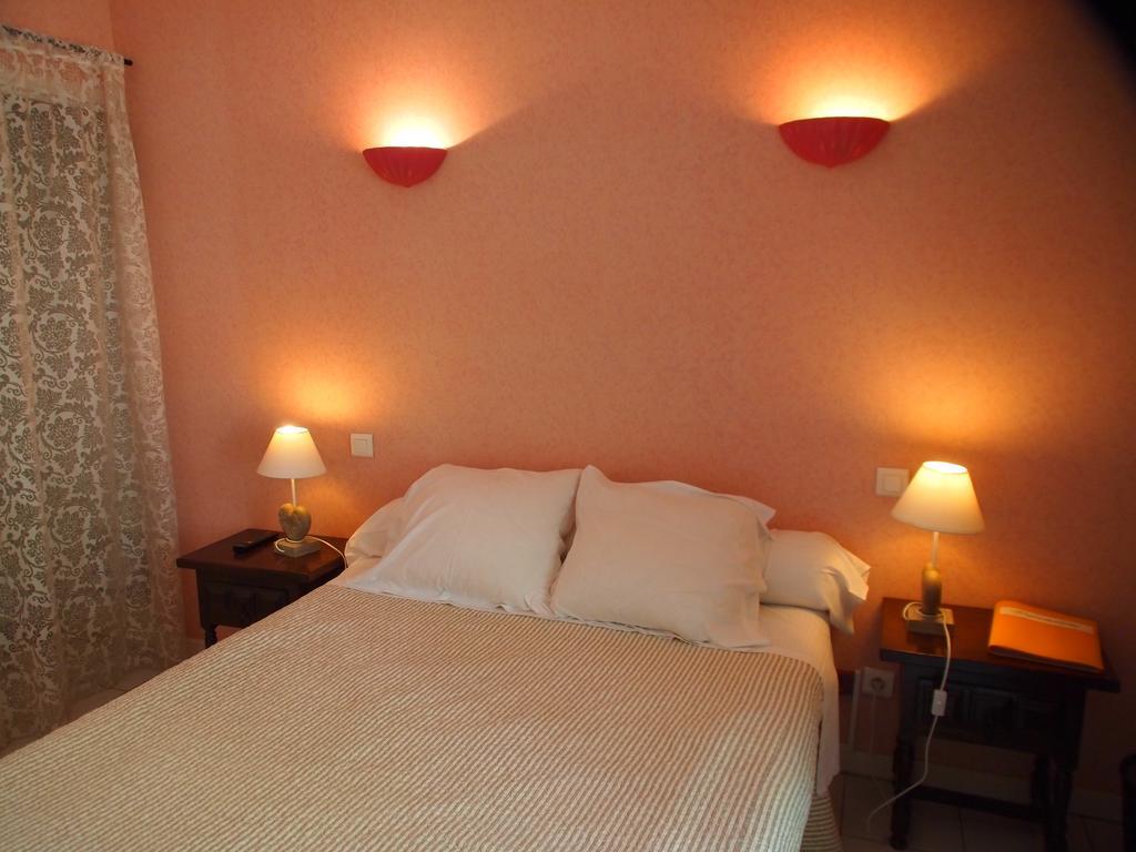 Hotel Emma Calve Millau Quarto foto