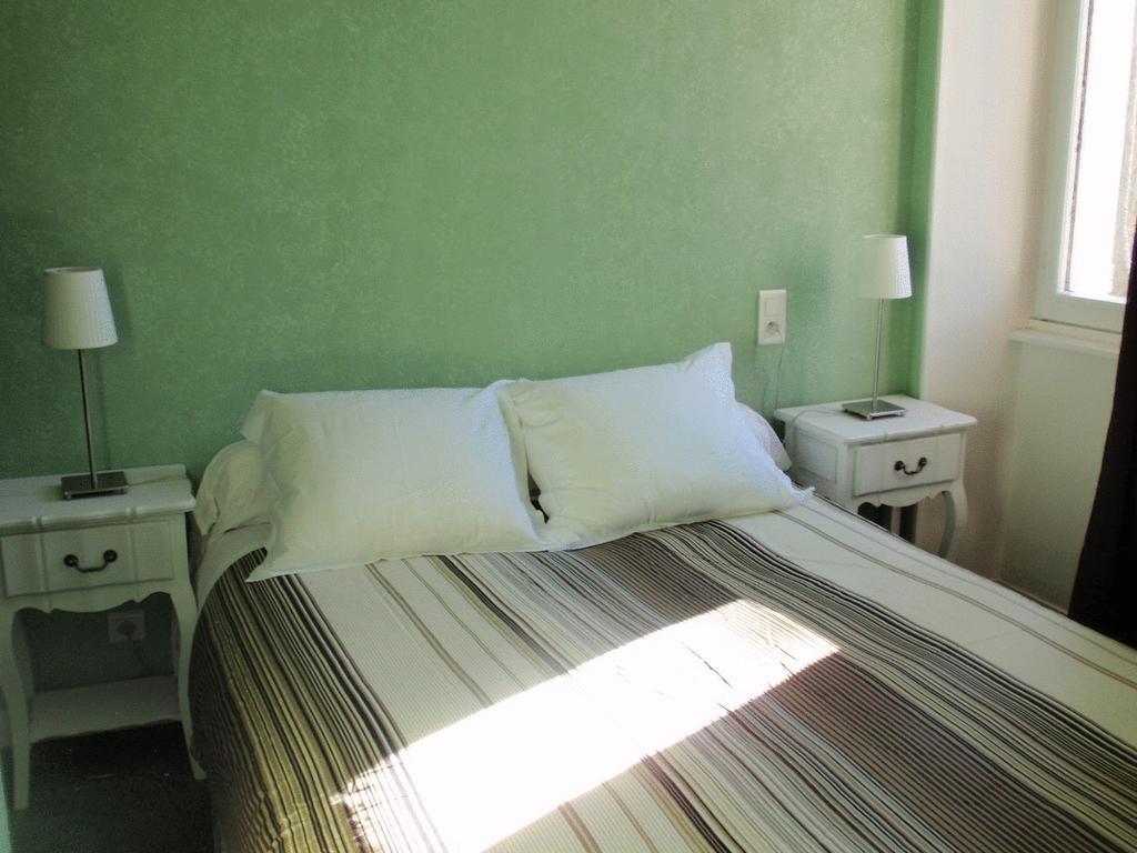 Hotel Emma Calve Millau Quarto foto